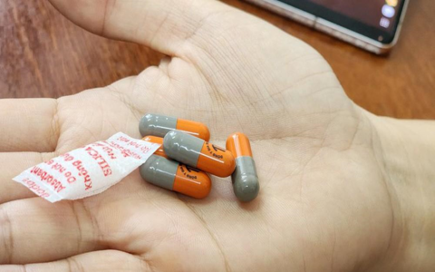 Mua sản phẩm giá rẻ một phụ nữ Uống thuốc giảm cân bị làm giả , trong máu người phụ nữ có lớp mỡ trắng đục như sữa