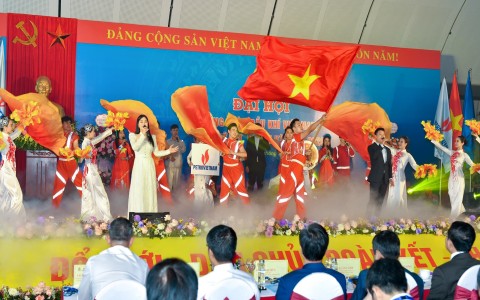 NSƯT Hương Giang cùng dàn sao tỏa sáng tại Chương trình Nghệ thuật “Âm Vang Biển Dầu”
