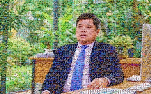 Bức tranh chân dung Thứ trưởng Trần Thanh Nam được ghép từ 3.600 tấm ảnh nhỏ
