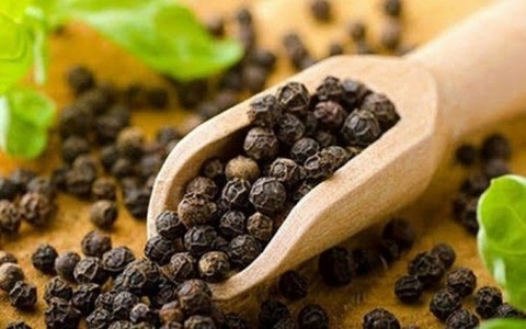 Giá tiêu hôm nay 22/10: Ngược chiều cà phê, hồ tiêu trong nước đồng loạt bật tăng mạnh