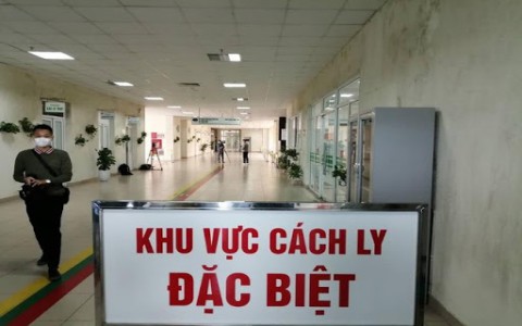 Chuyên gia Ấn Độ và 2 người Việt Nam mắc COVID-19, được cách ly ngay khi nhập cảnh