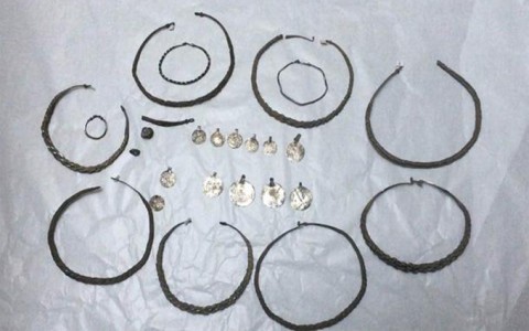 Phát hiện hũ bạc hơn 1.000 năm tuổi
