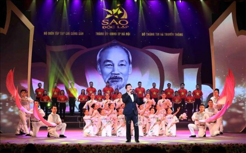 'Cánh chim không mỏi' của làng nghệ thuật Việt