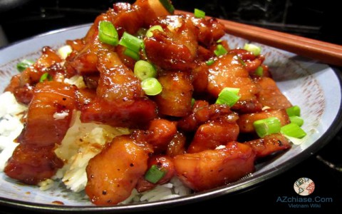 Bữa cơm sum vầy cuối tuần với món thịt rang cháy cạnh mặn mà béo ngậy