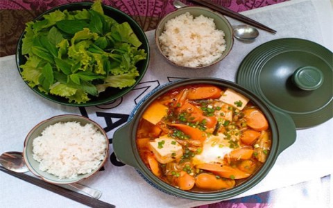Cách nấu canh kim chi xúc xích đúng chuẩn Hàn Quốc