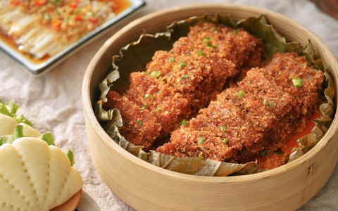 Lạ miệng với thịt hấp thính gạo nóng hổi lại ngon cơm