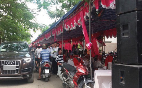 Được sử dụng vỉa hè bao lâu để dựng rạp đám cưới?