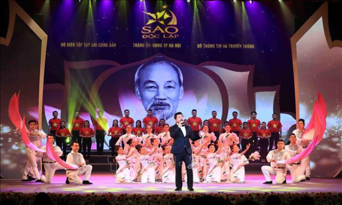 'Cánh chim không mỏi' của làng nghệ thuật Việt