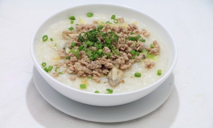Cách nấu cháo thịt bò bằm, nước xương heo ngon chuẩn vị